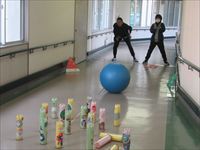 ボーリングをしています