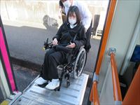 バスに乗車している様子