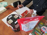 おにぎり待ち時間に日誌記入