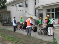 避難場所に無事避難した様子