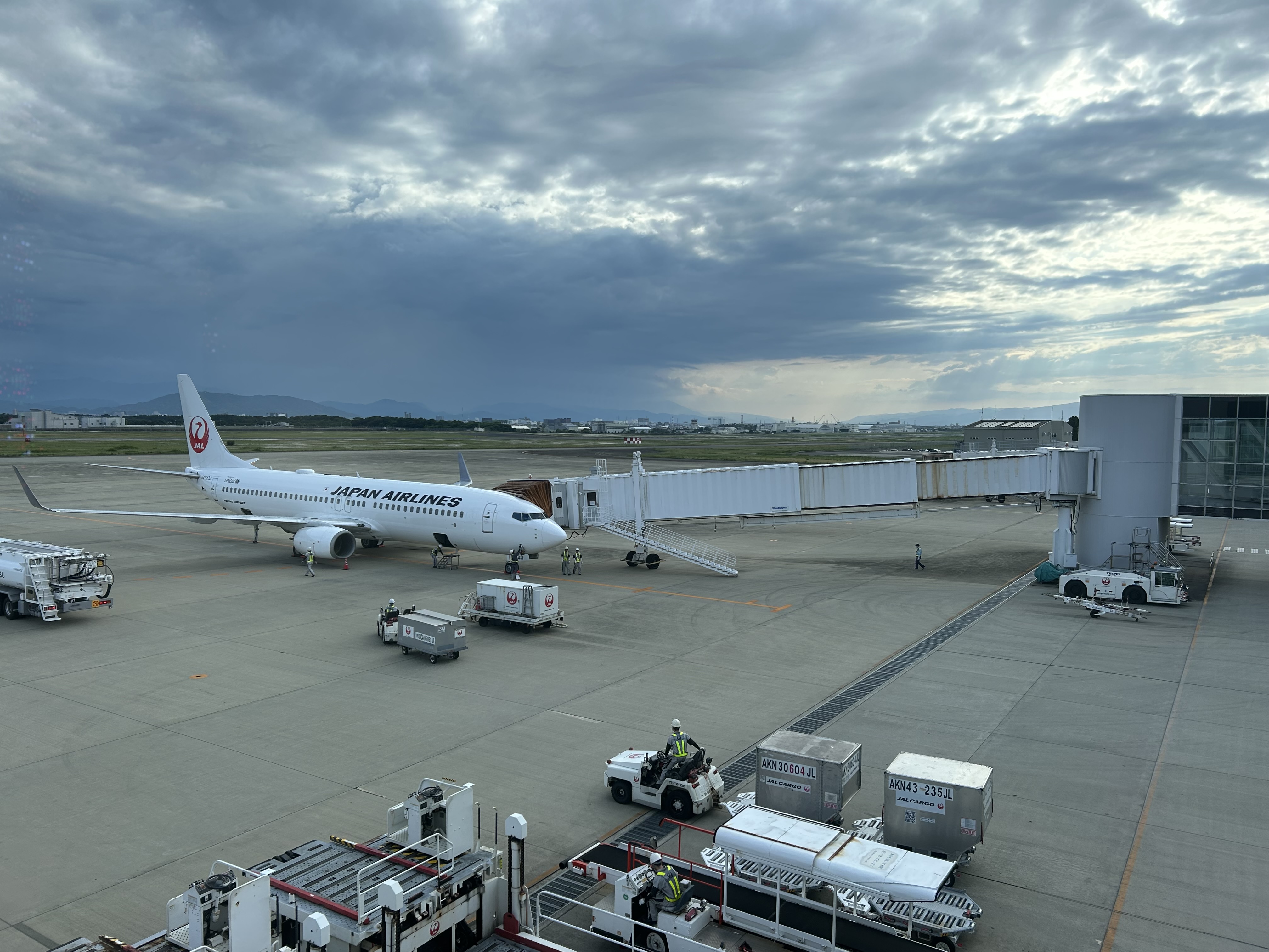 修学旅行旅行団を乗せ、無事に到着した飛行機